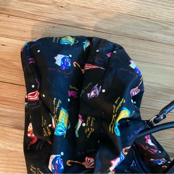 NWOT Large Travel tote. Lightweight canvas with top zipper closure. - Picture 4 of 7